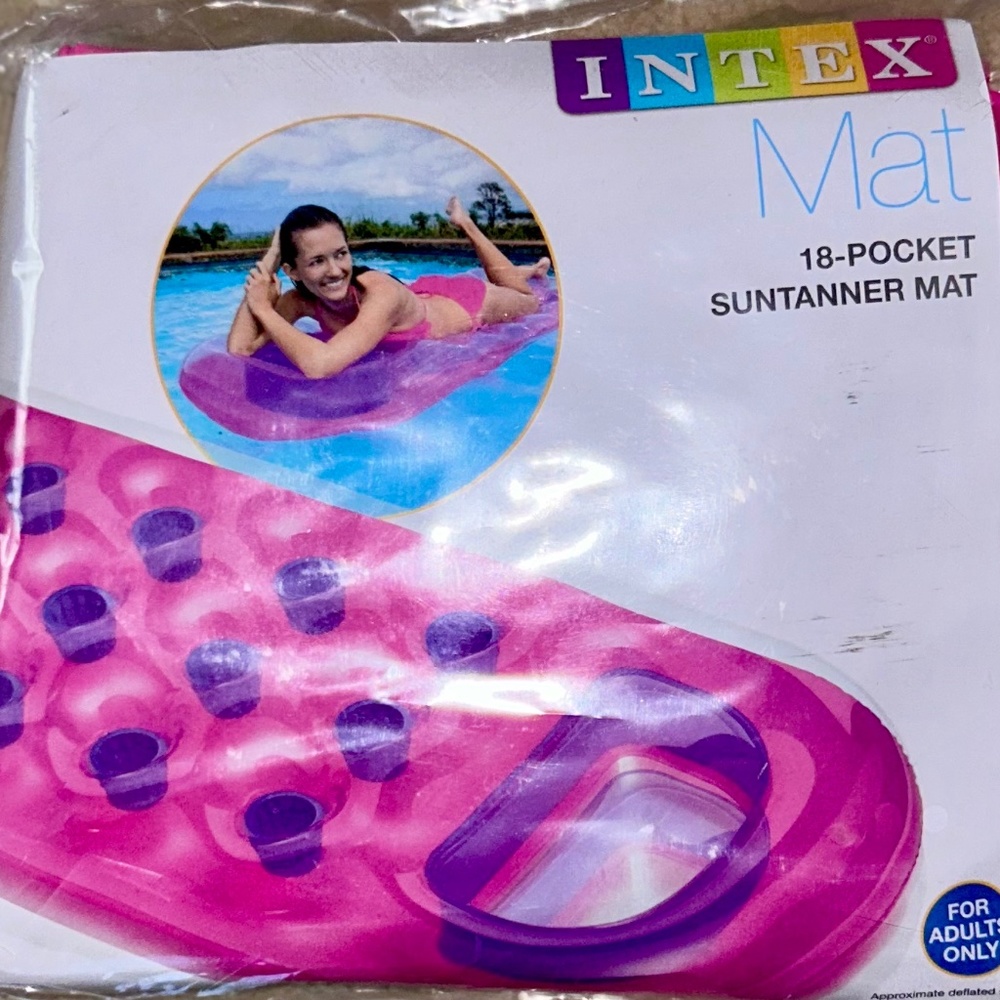 NEW pool float - Picture 2 of 5